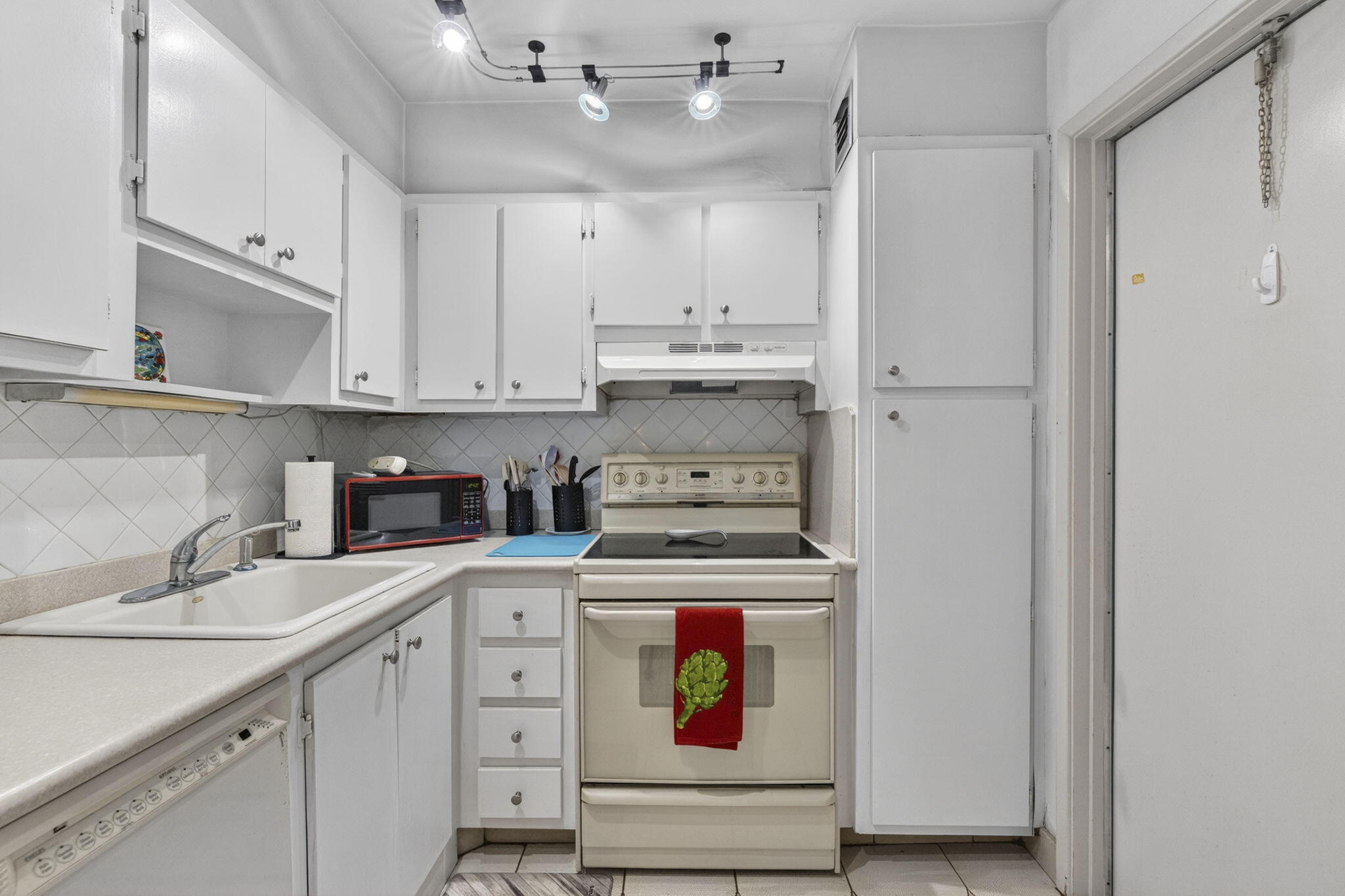 NO 17 PALM-AIRE COUNTRY CLUB - Residential