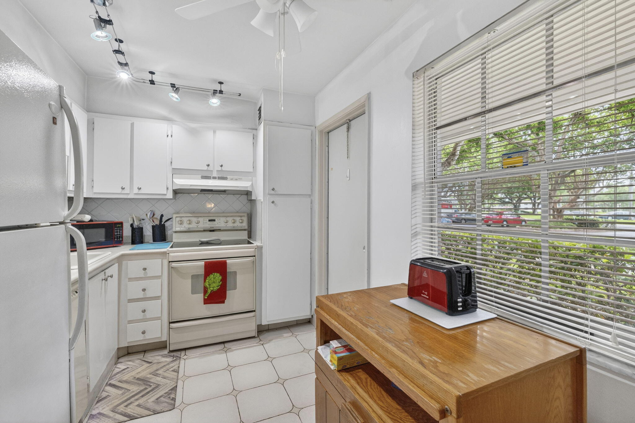NO 17 PALM-AIRE COUNTRY CLUB - Residential