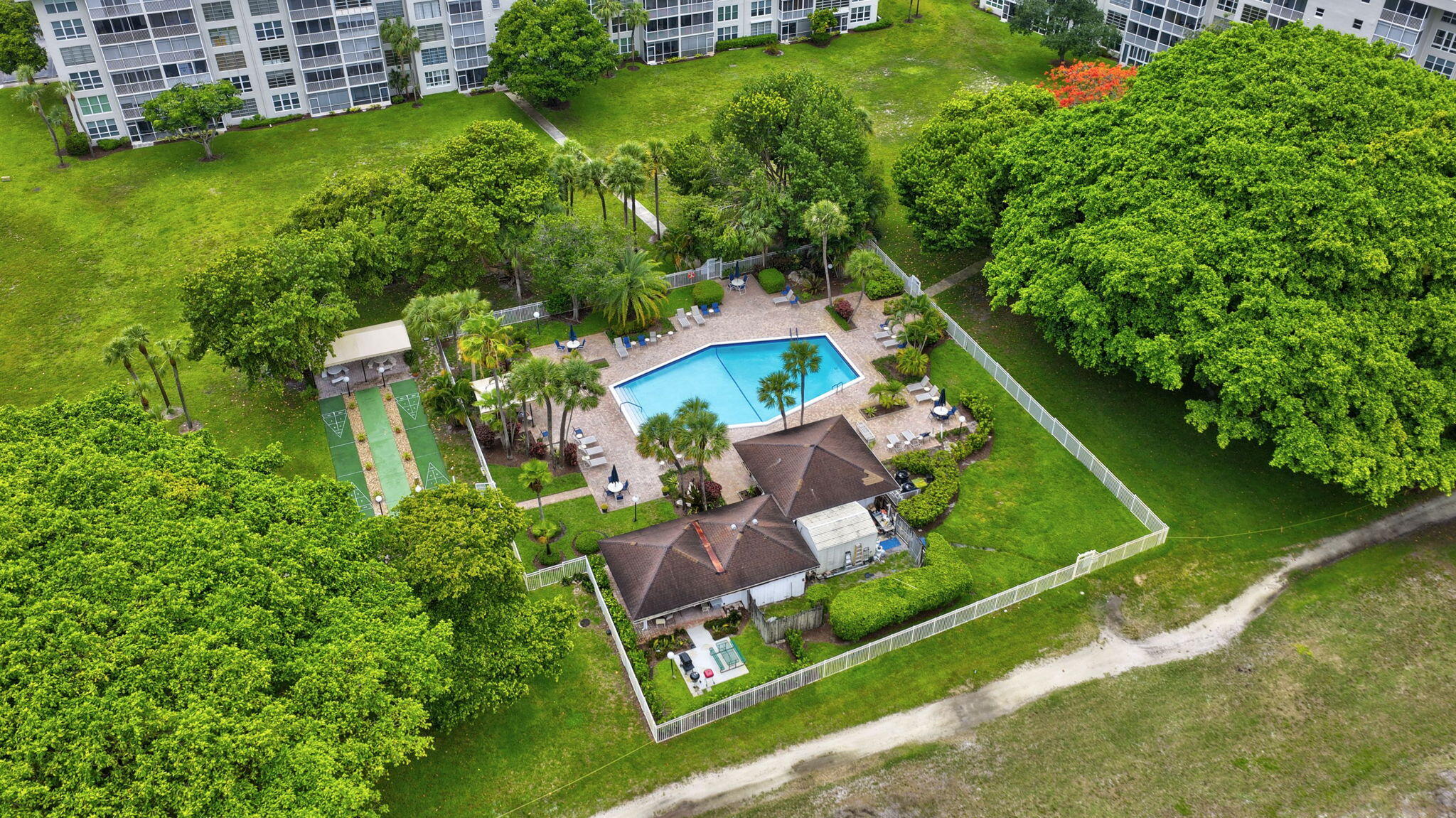 NO 17 PALM-AIRE COUNTRY CLUB - Residential