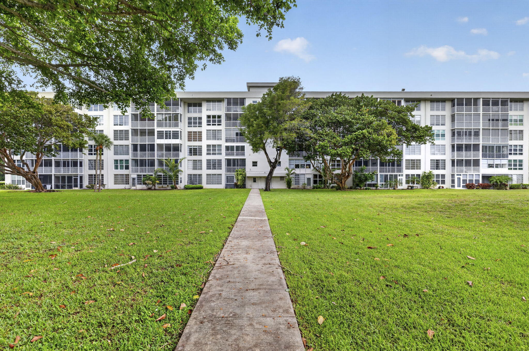 NO 17 PALM-AIRE COUNTRY CLUB - Residential