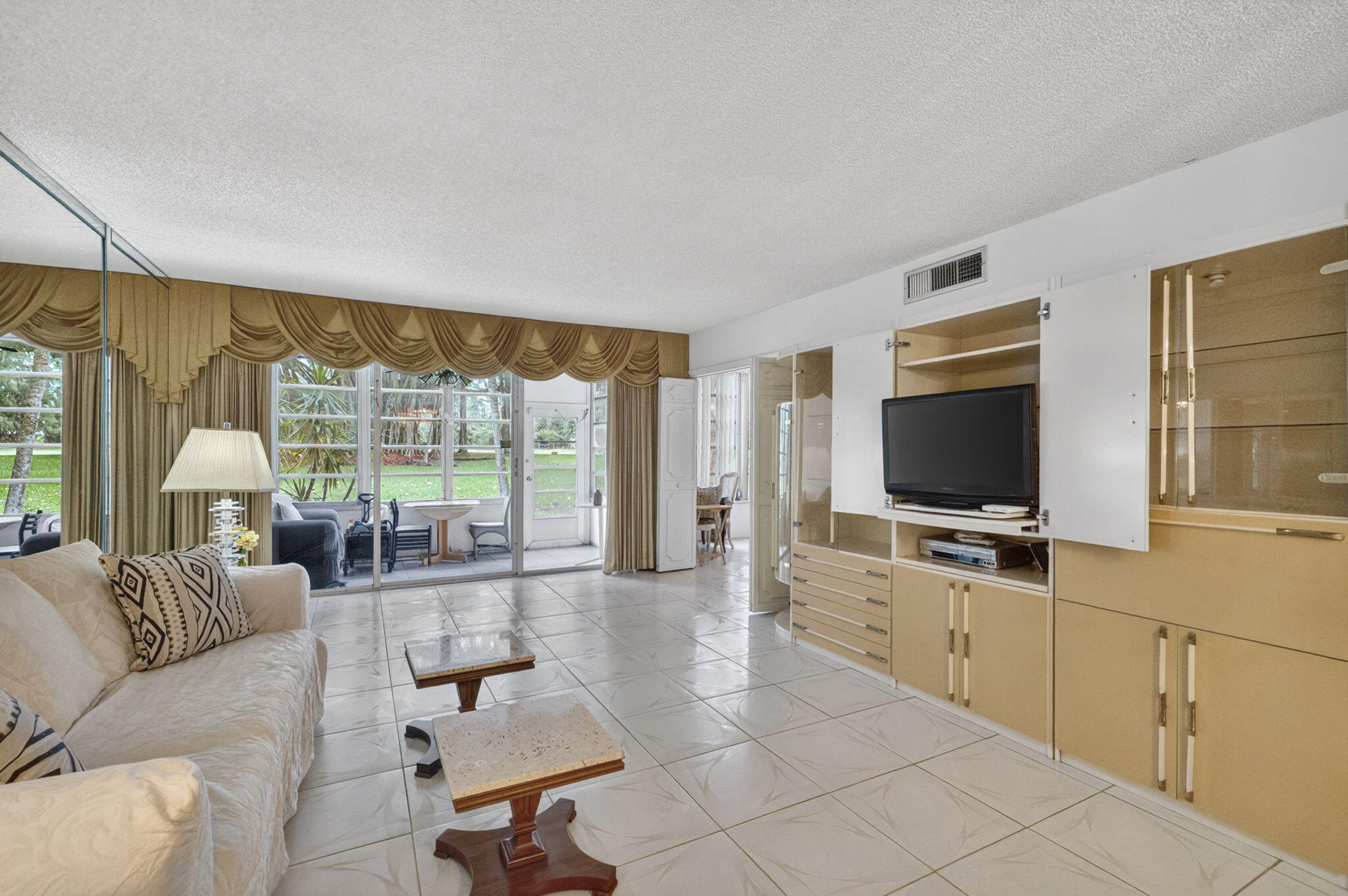 NO 17 PALM-AIRE COUNTRY CLUB - Residential