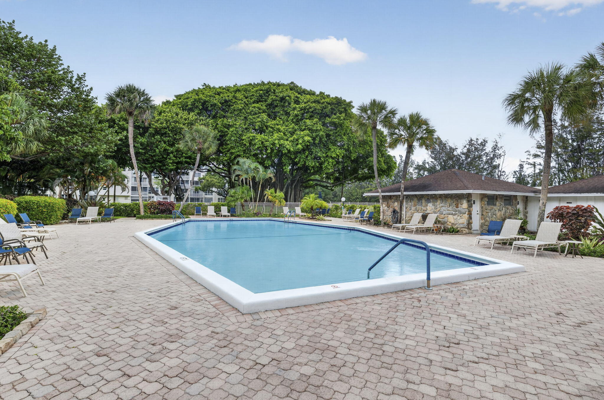 NO 17 PALM-AIRE COUNTRY CLUB - Residential