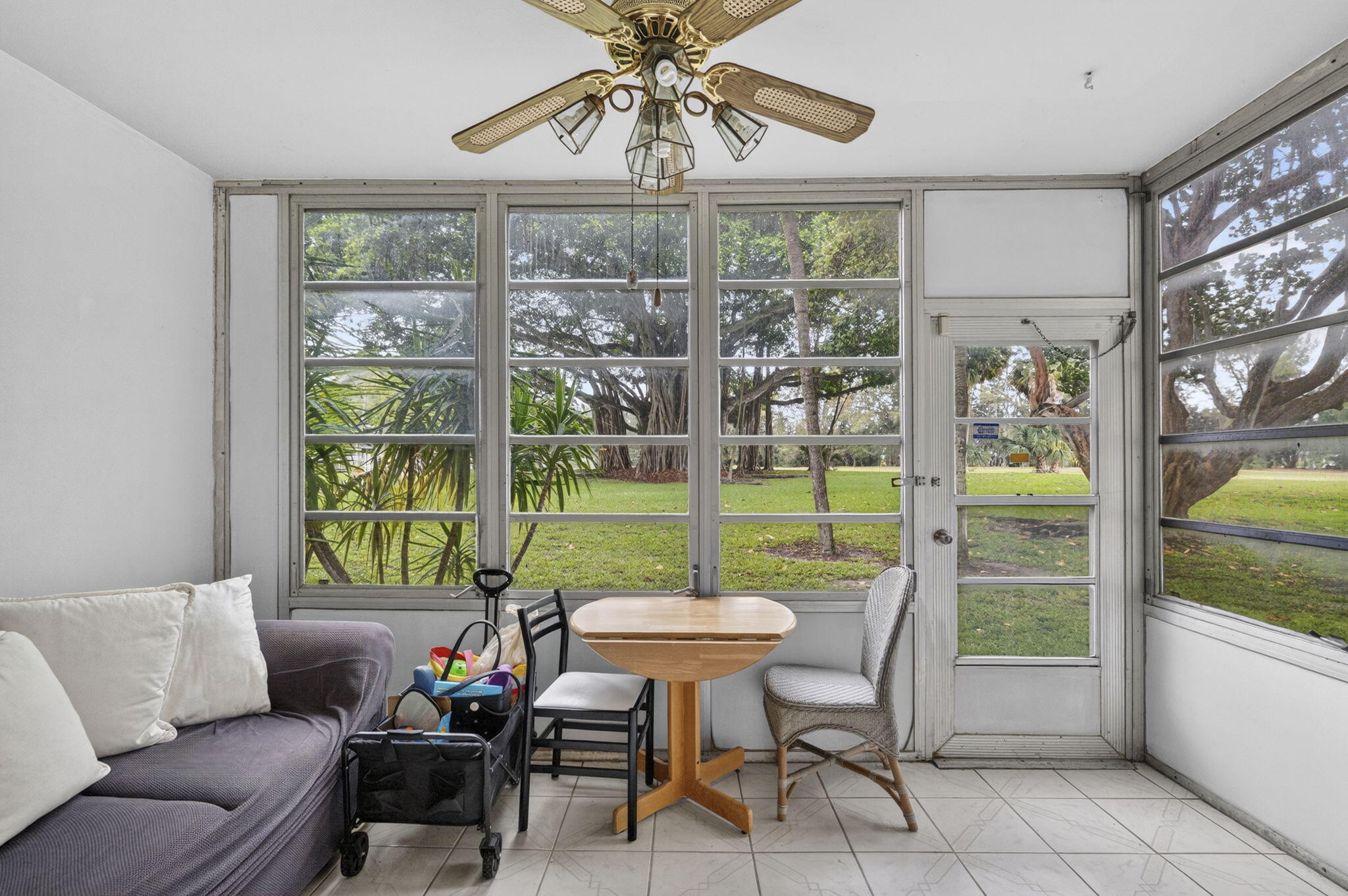 NO 17 PALM-AIRE COUNTRY CLUB - Residential