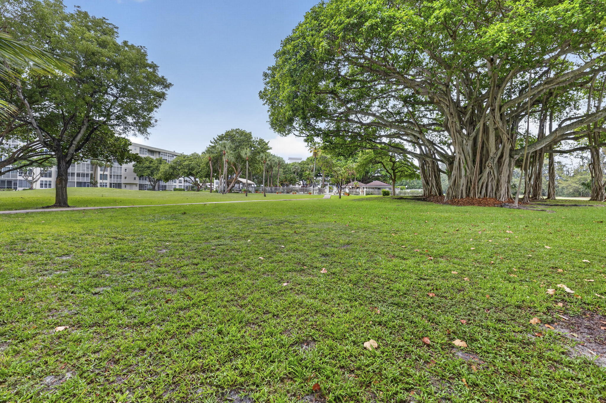 NO 17 PALM-AIRE COUNTRY CLUB - Residential