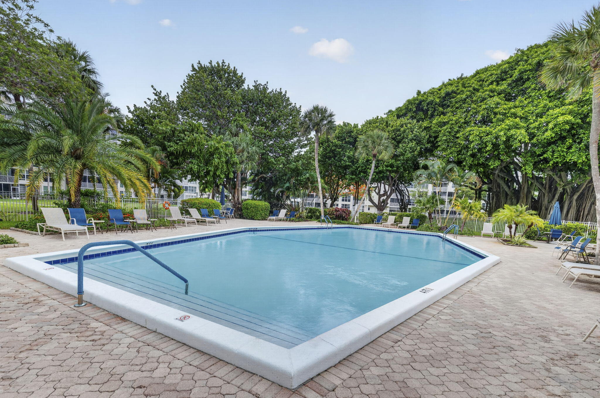 NO 17 PALM-AIRE COUNTRY CLUB - Residential