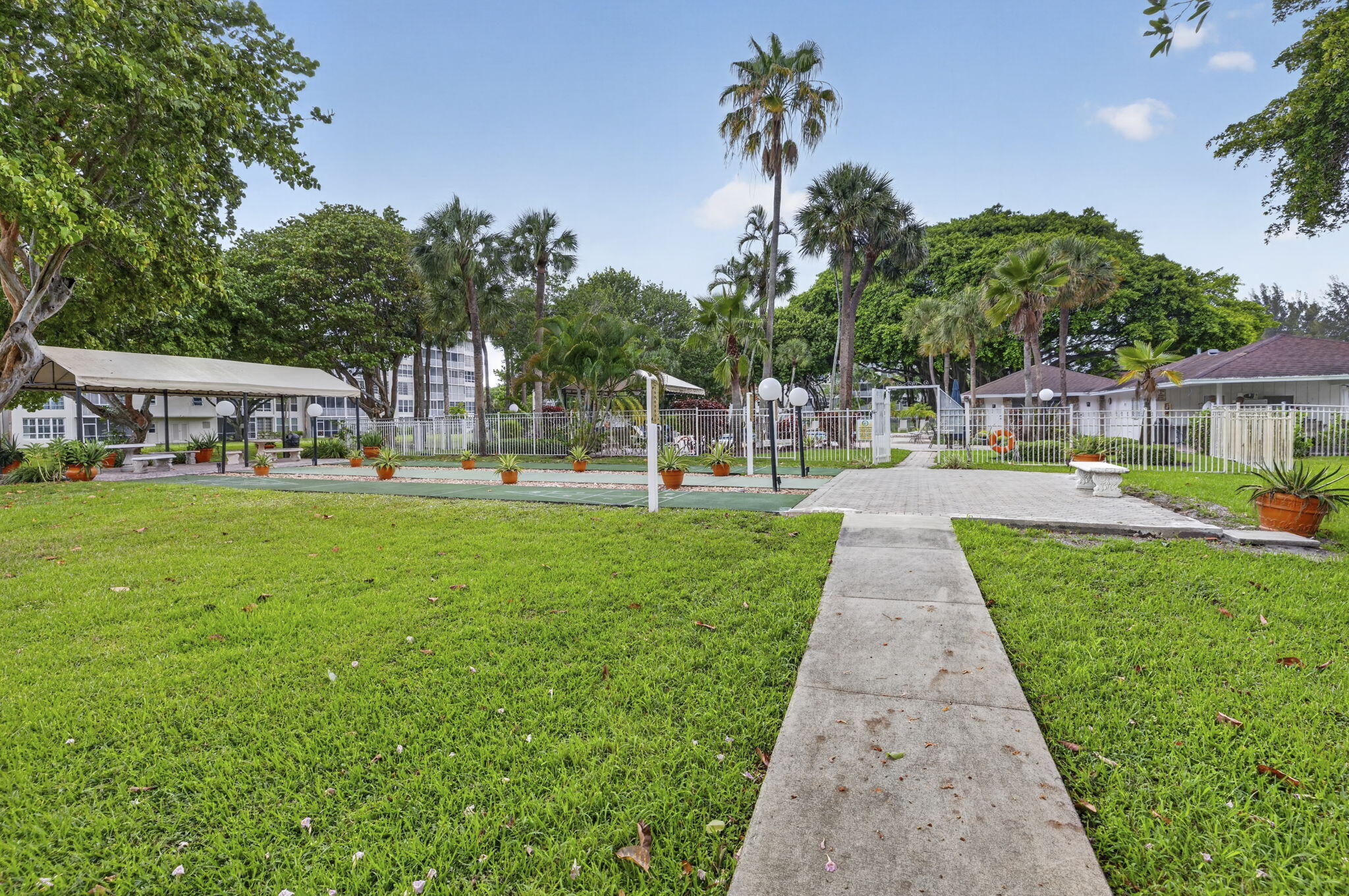 NO 17 PALM-AIRE COUNTRY CLUB - Residential