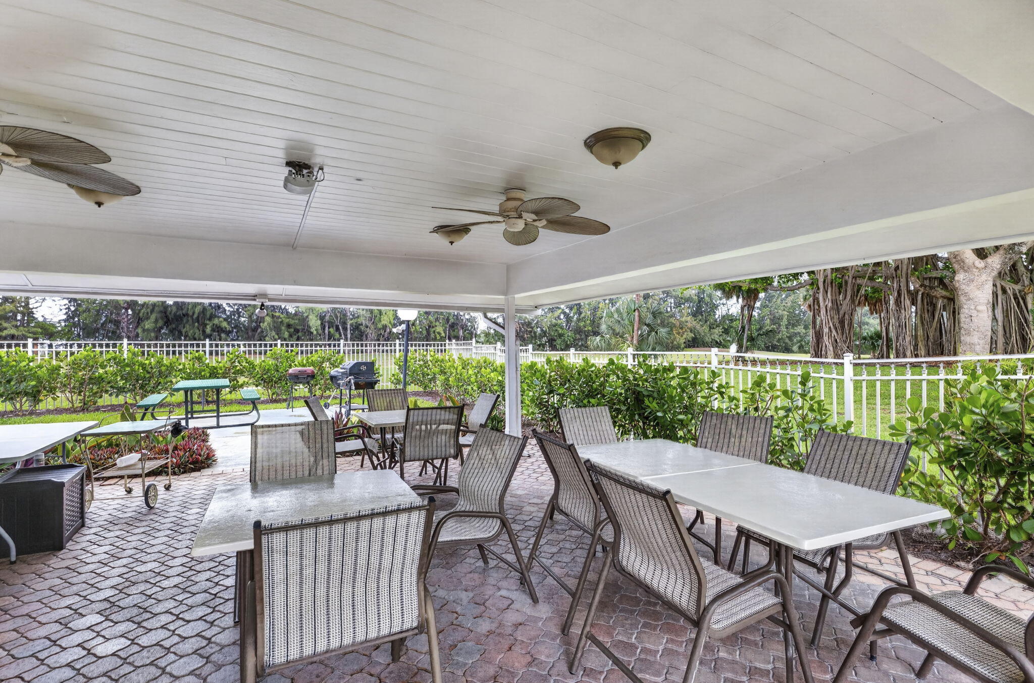 NO 17 PALM-AIRE COUNTRY CLUB - Residential