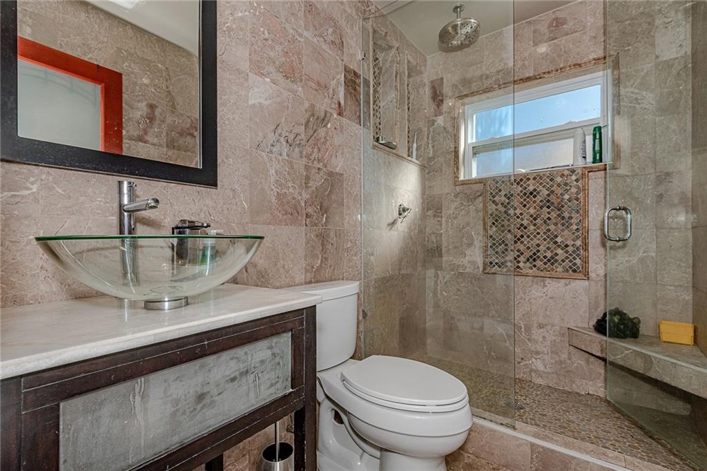 Hollywood Hills 6-22 B - Residential