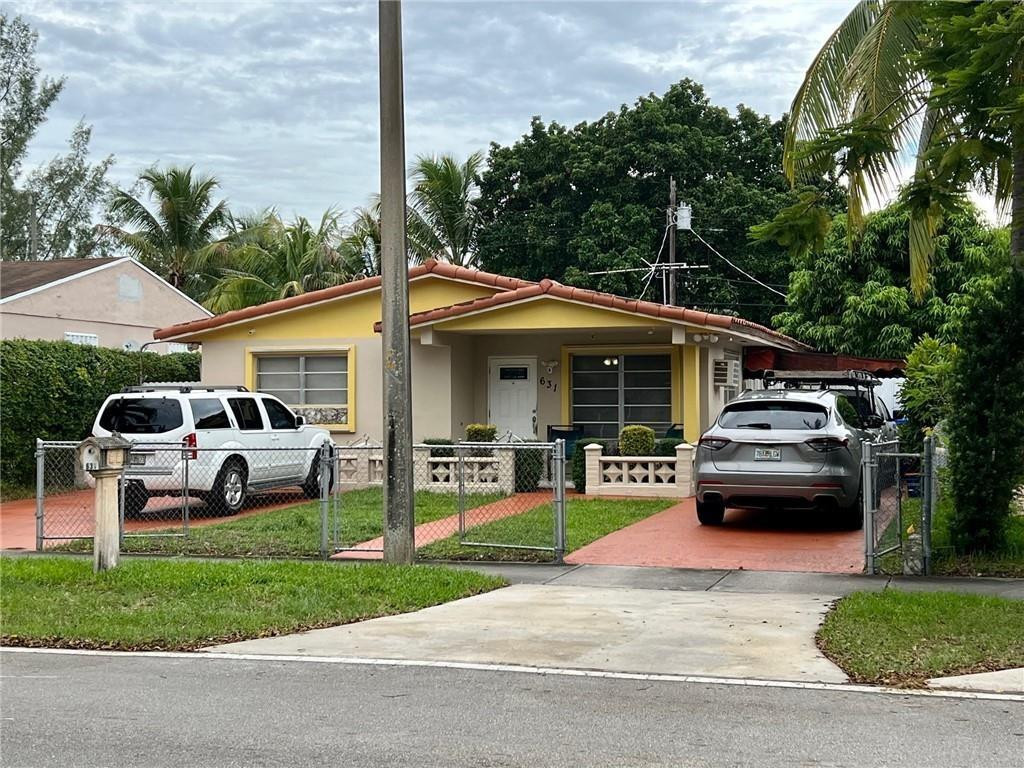 Rental in the heart of Miami, Private entrance efficiency, Kitchenette, full bath AC, furnished and private gated private parking for 1 car. Excellent location close to top-rated schools, malls, Miami International Airport, beaches, parks, and major expressways.