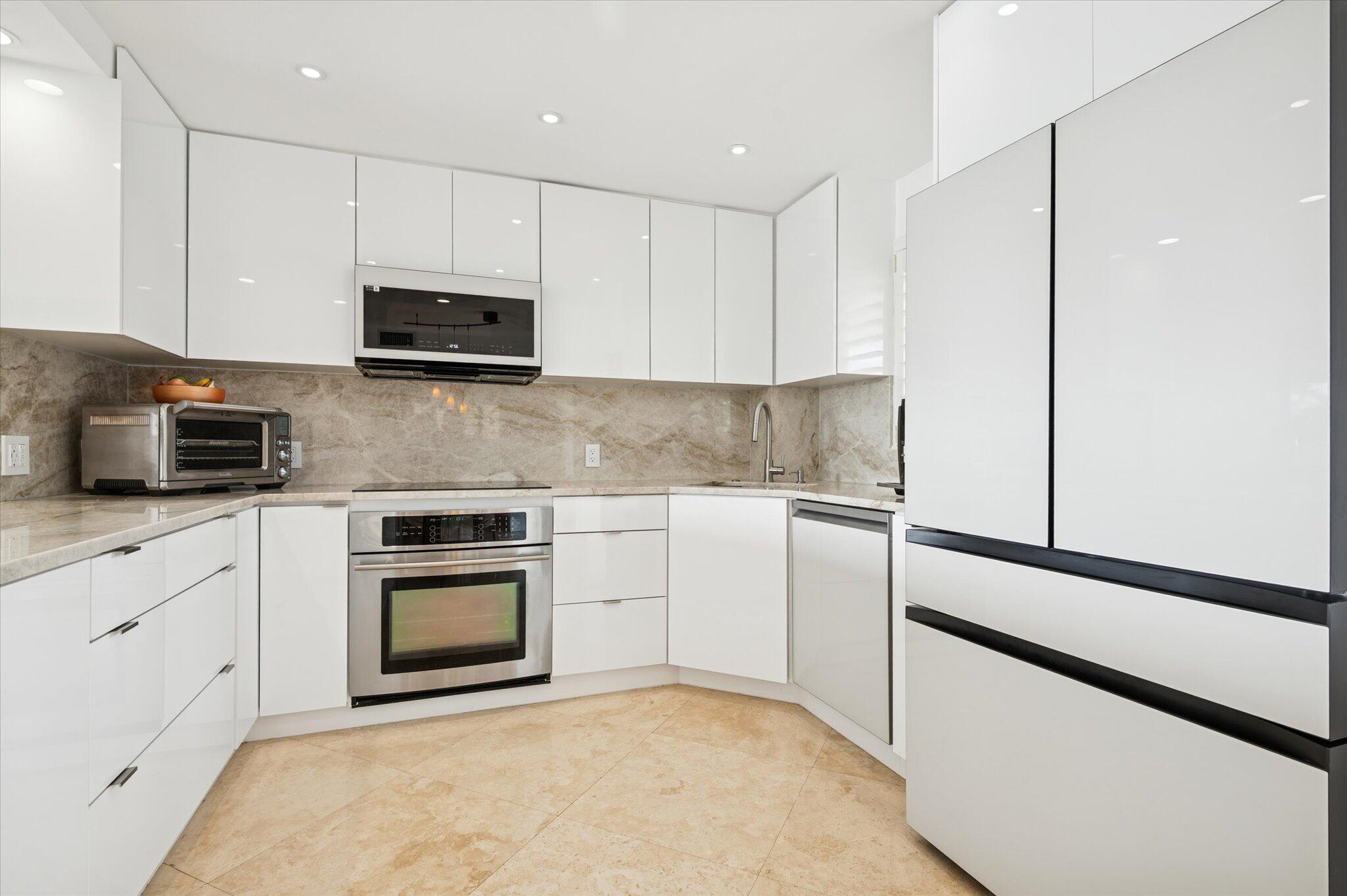 VERSAILLES CO-OP - Residential Lease