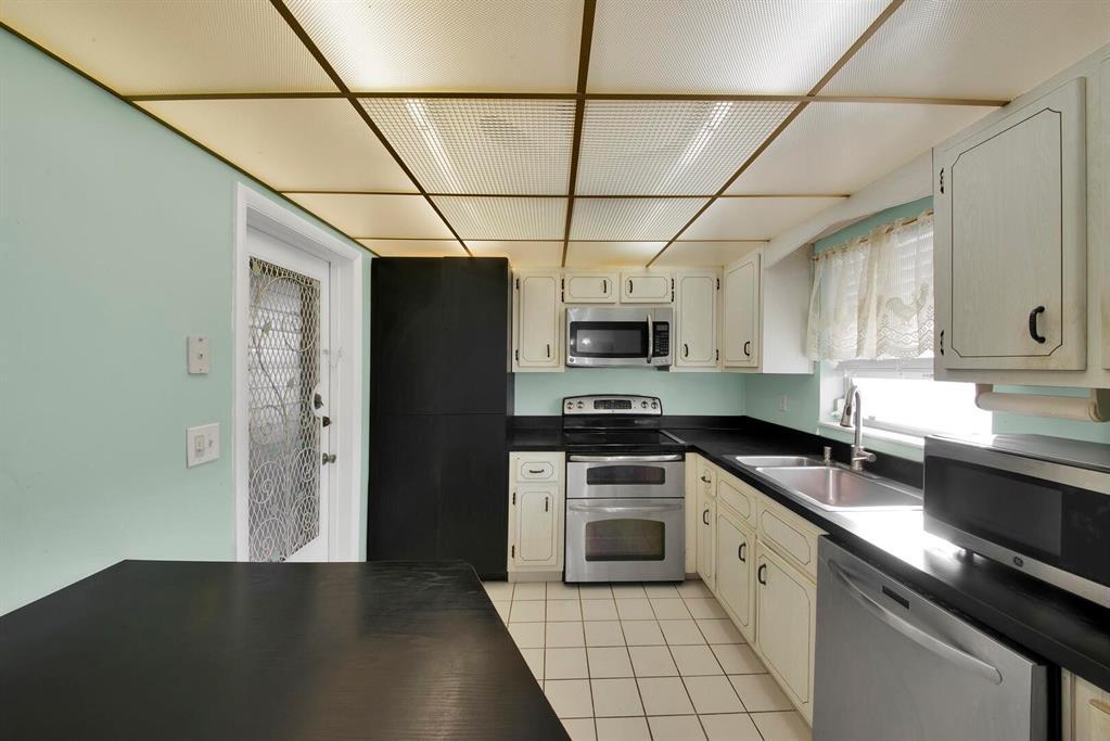 BEVERLY HILLS CONDO NUMBER FIVE - Residential