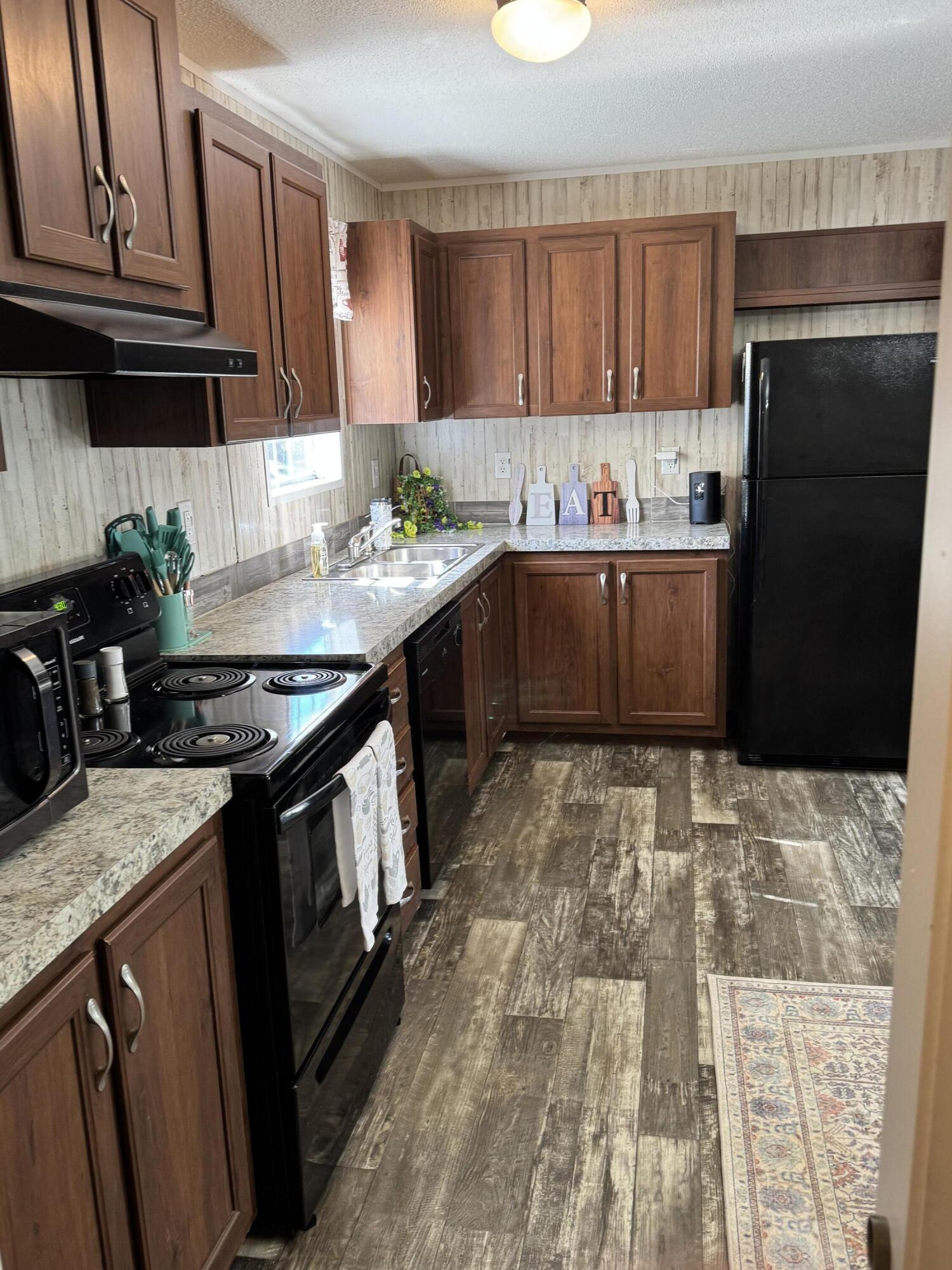 Sunshine Manor Mobile Home Park - Residential