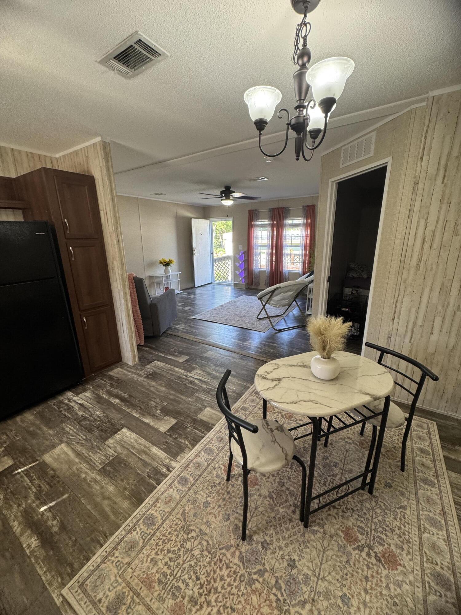 Sunshine Manor Mobile Home Park - Residential