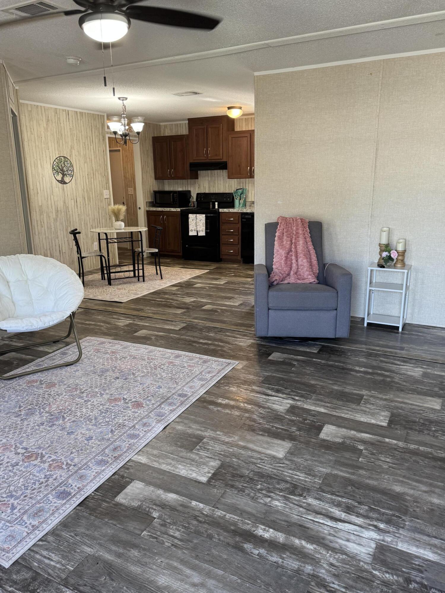 Sunshine Manor Mobile Home Park - Residential