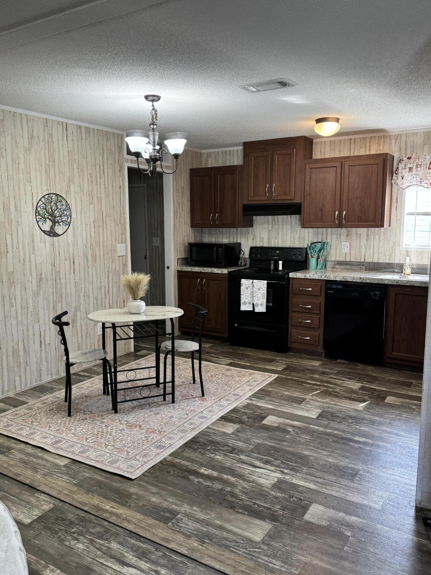 Sunshine Manor Mobile Home Park - Residential