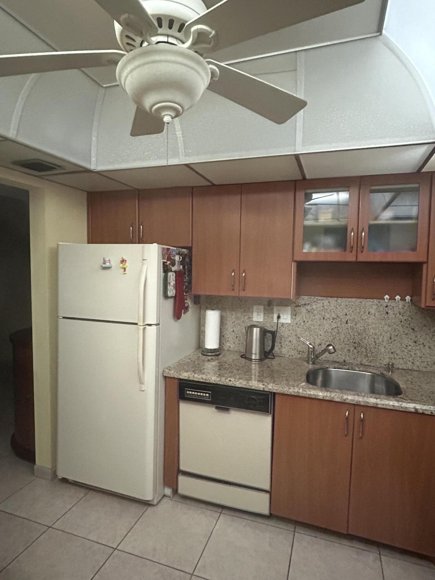 PLAZA TOWERS NORTH CONDO - Residential
