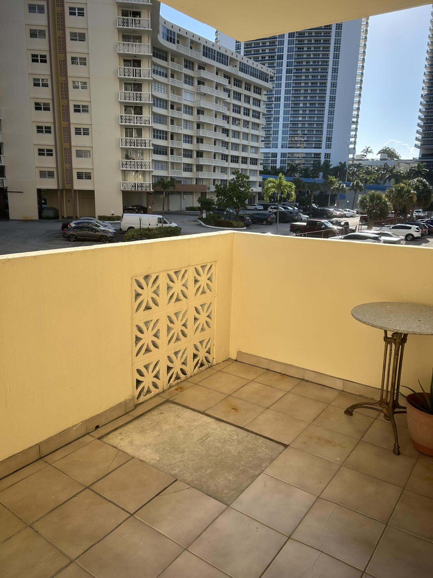 PLAZA TOWERS NORTH CONDO - Residential