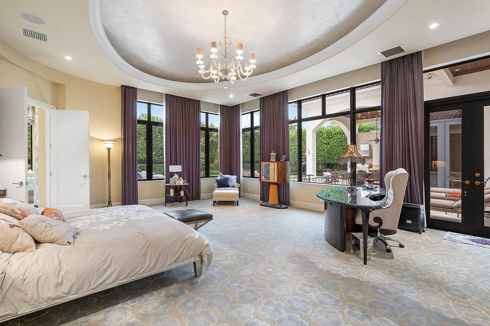 ROYAL PALM YACHT & COUNTRY CLUB - Residential
