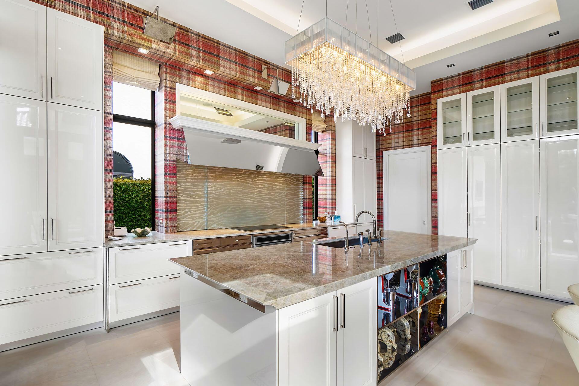 ROYAL PALM YACHT & COUNTRY CLUB - Residential