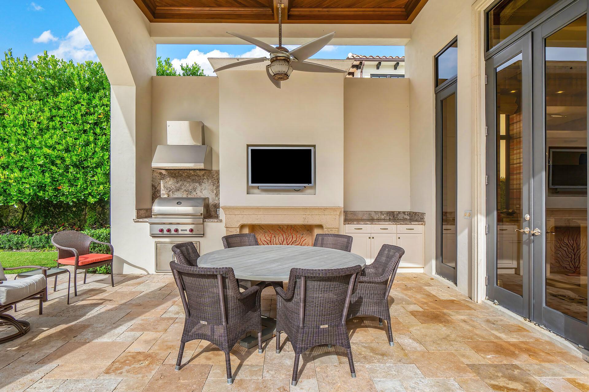 ROYAL PALM YACHT & COUNTRY CLUB - Residential