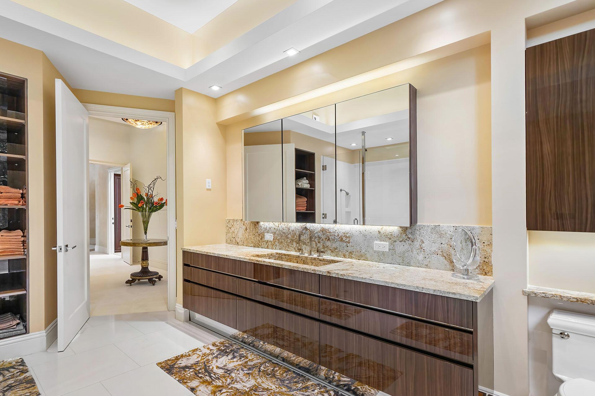 ROYAL PALM YACHT & COUNTRY CLUB - Residential