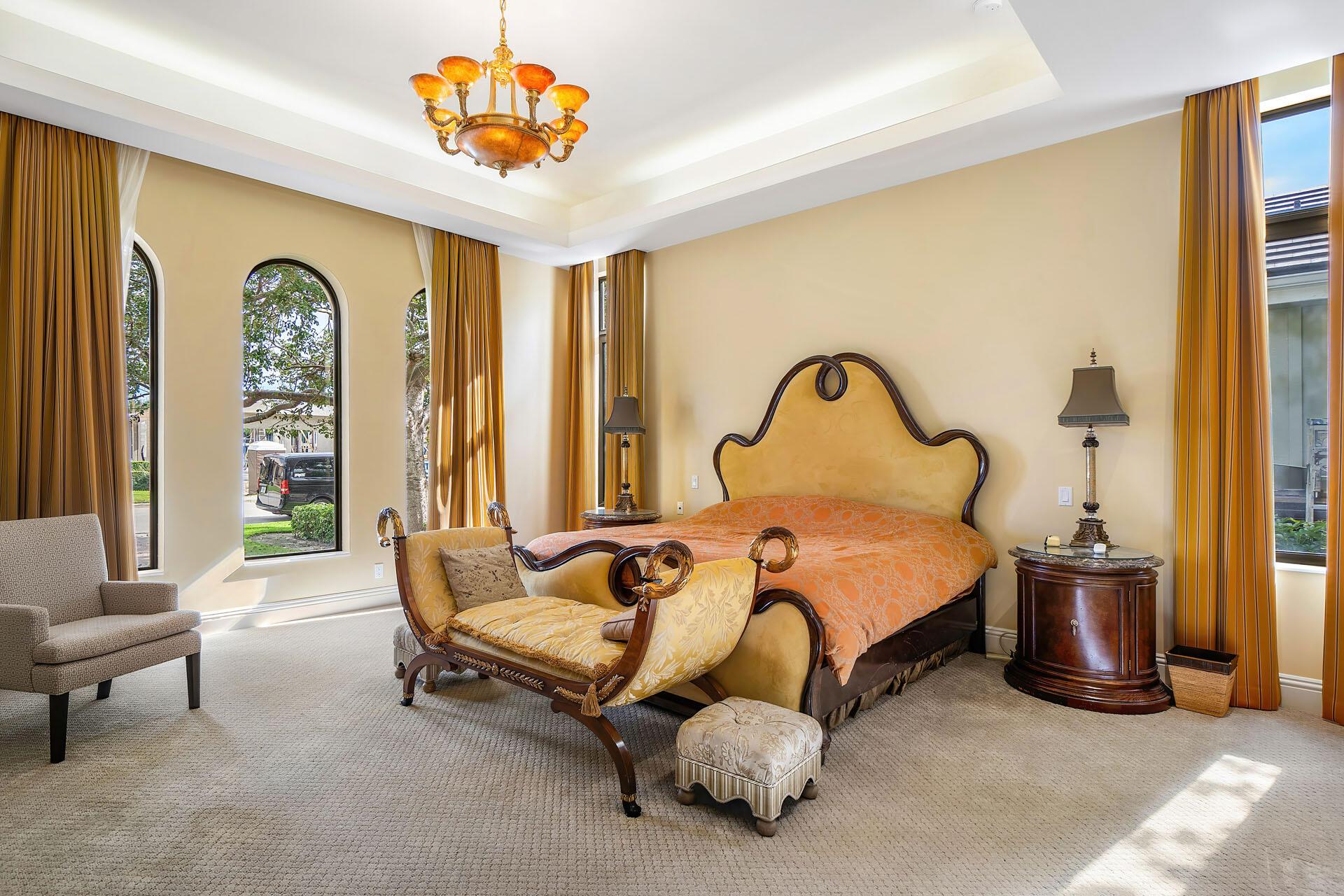 ROYAL PALM YACHT & COUNTRY CLUB - Residential
