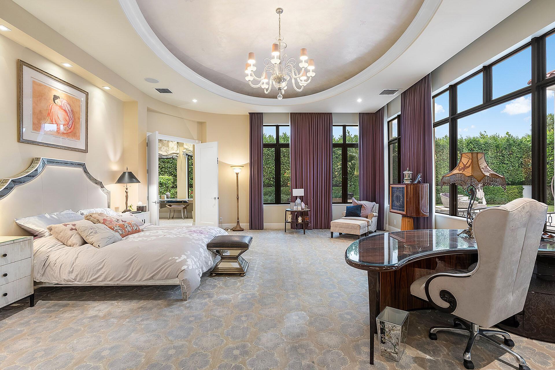 ROYAL PALM YACHT & COUNTRY CLUB - Residential