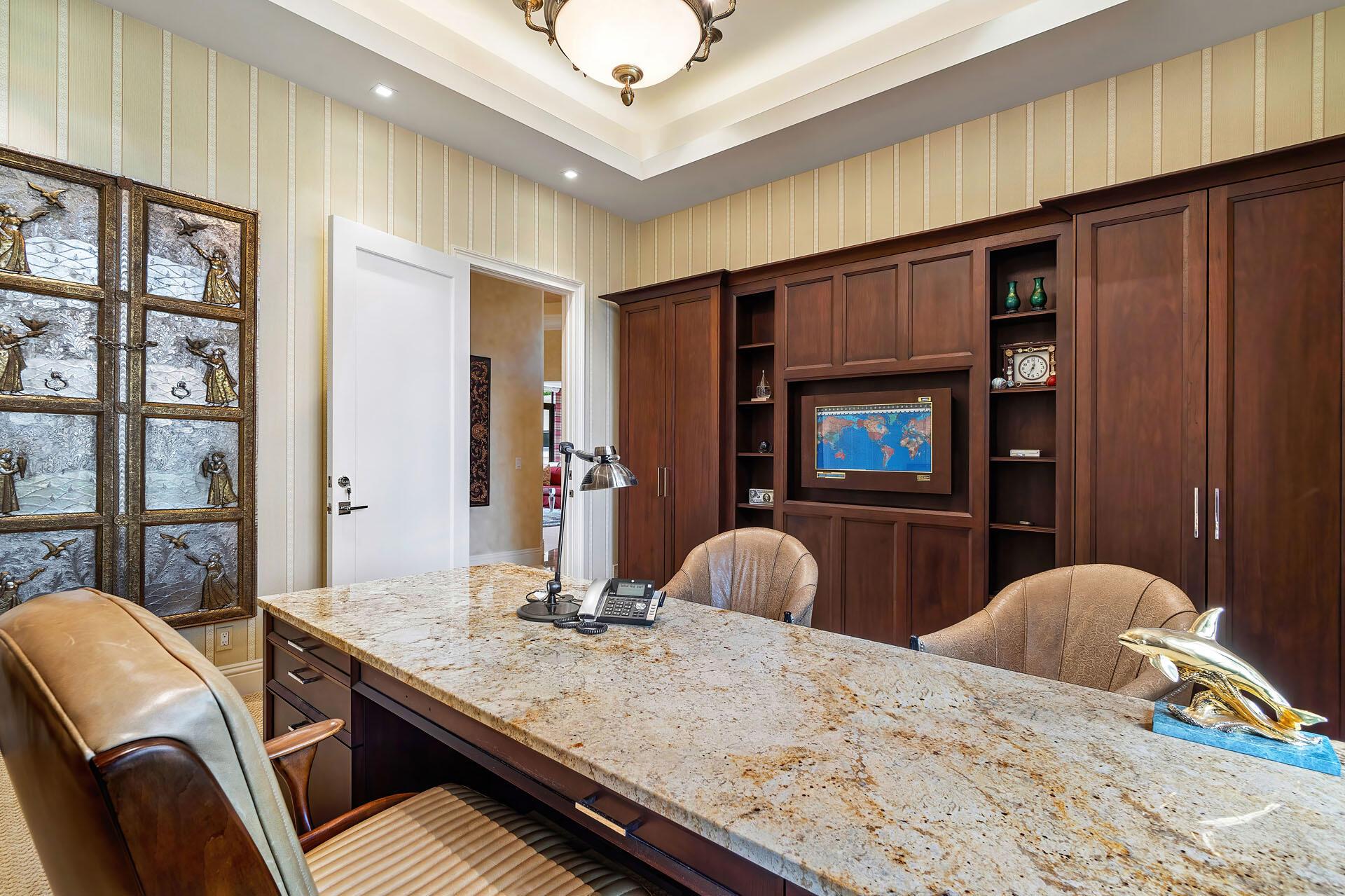 ROYAL PALM YACHT & COUNTRY CLUB - Residential
