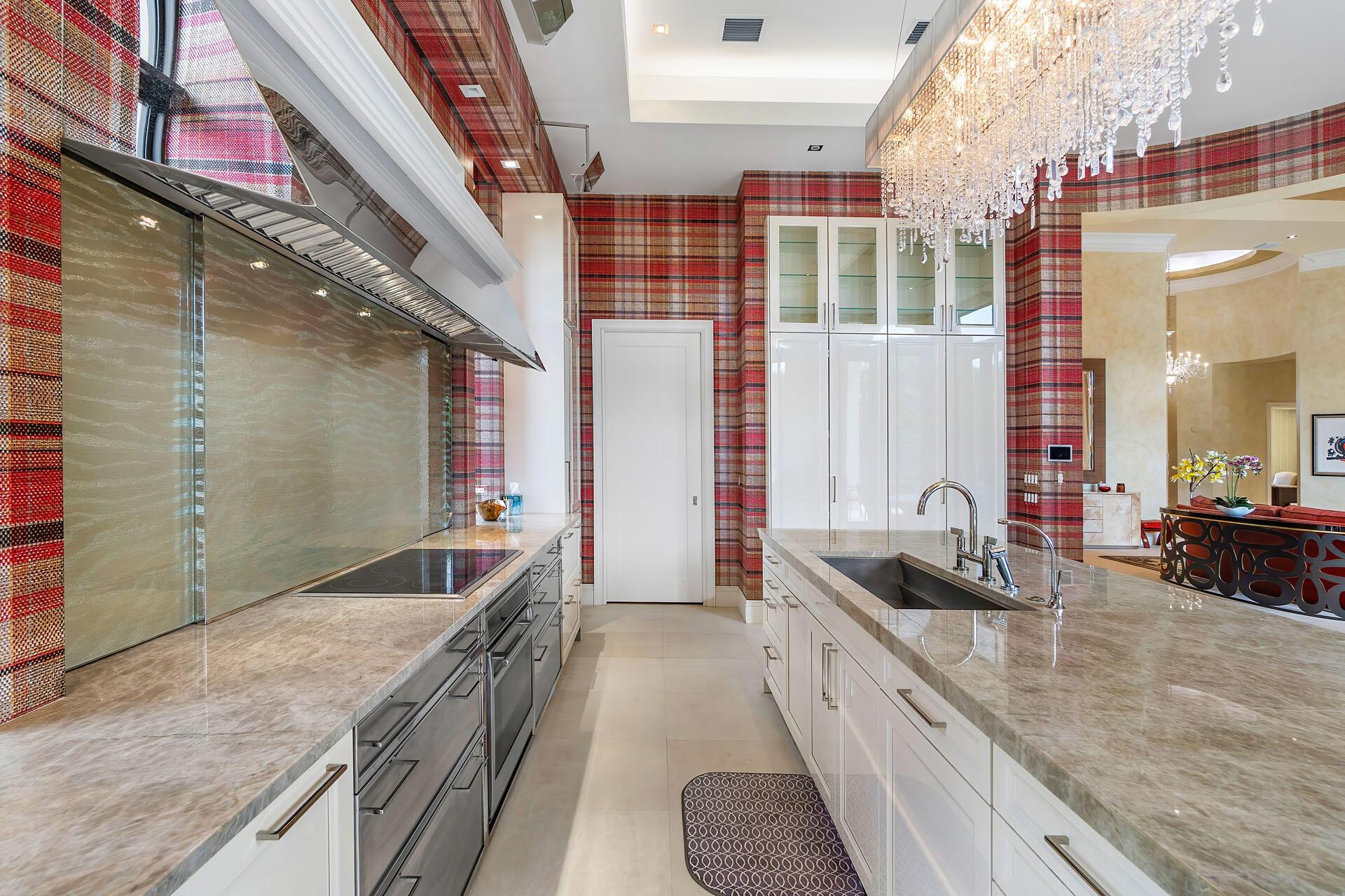 ROYAL PALM YACHT & COUNTRY CLUB - Residential