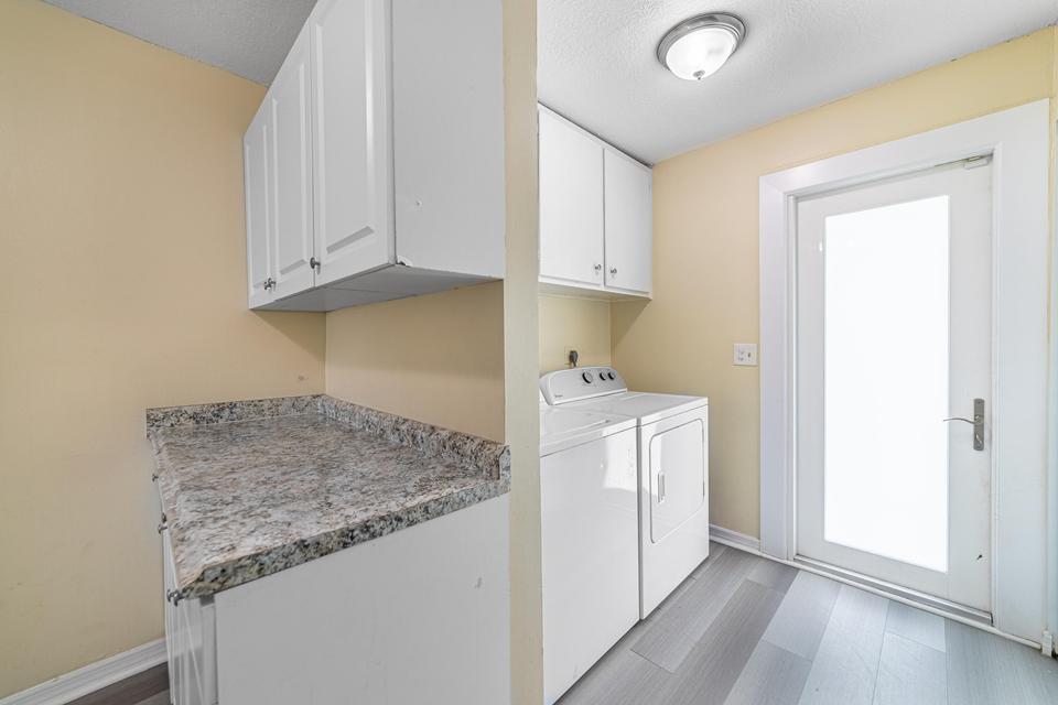 COLONIAL ESTATES - Residential Lease
