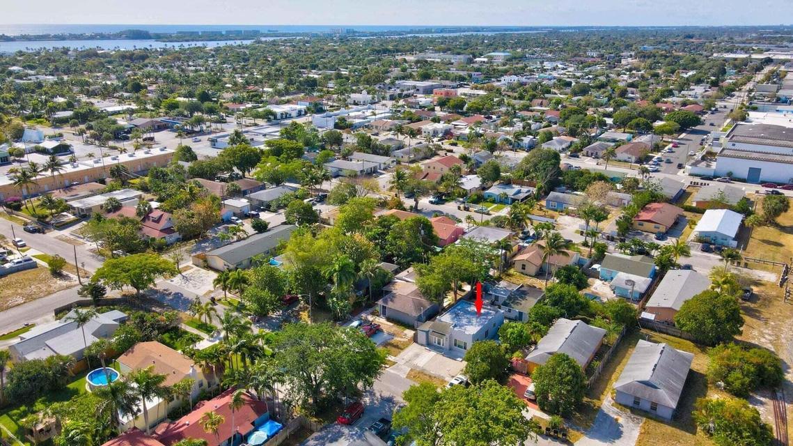 COLONIAL ESTATES - Residential Lease