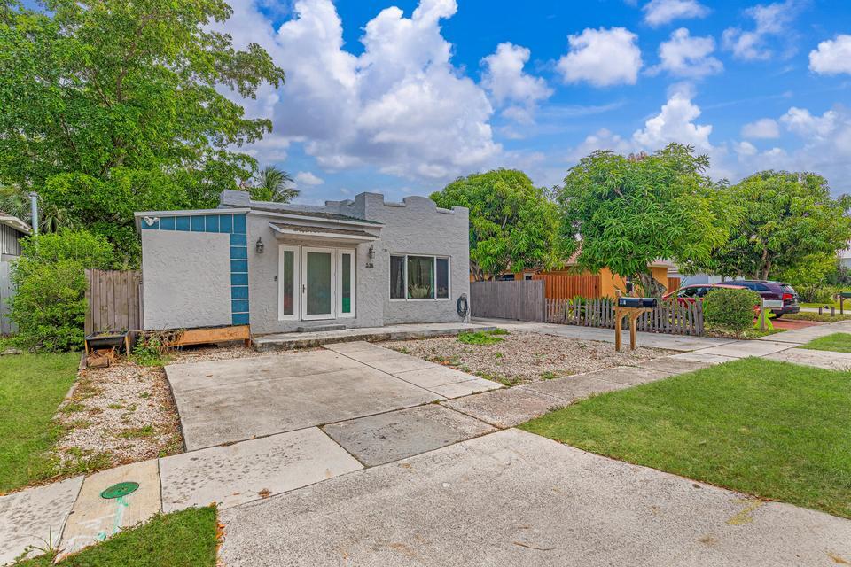 COLONIAL ESTATES - Residential Lease