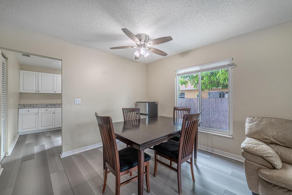 COLONIAL ESTATES - Residential Lease