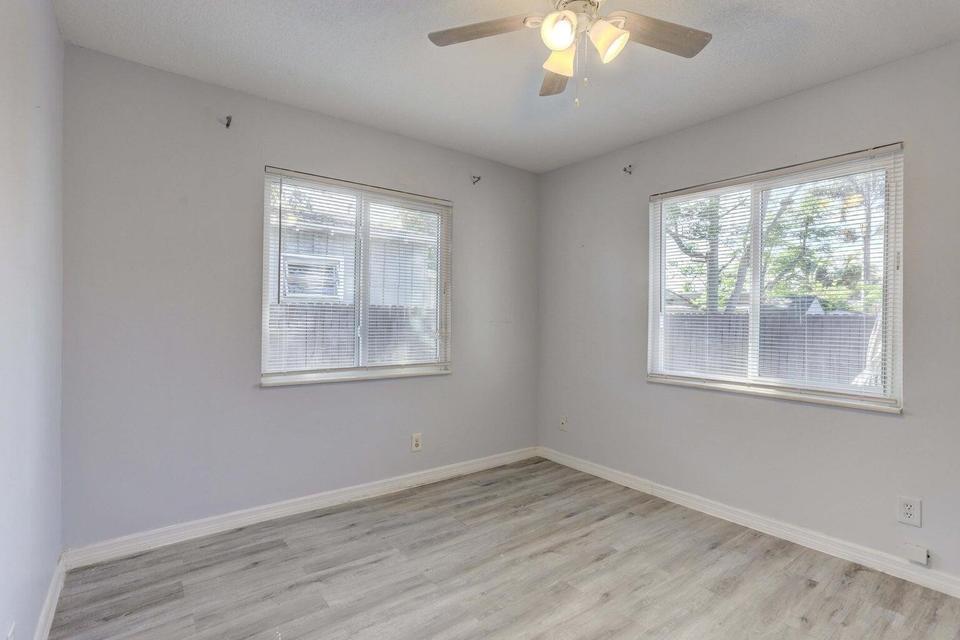 COLONIAL ESTATES - Residential Lease