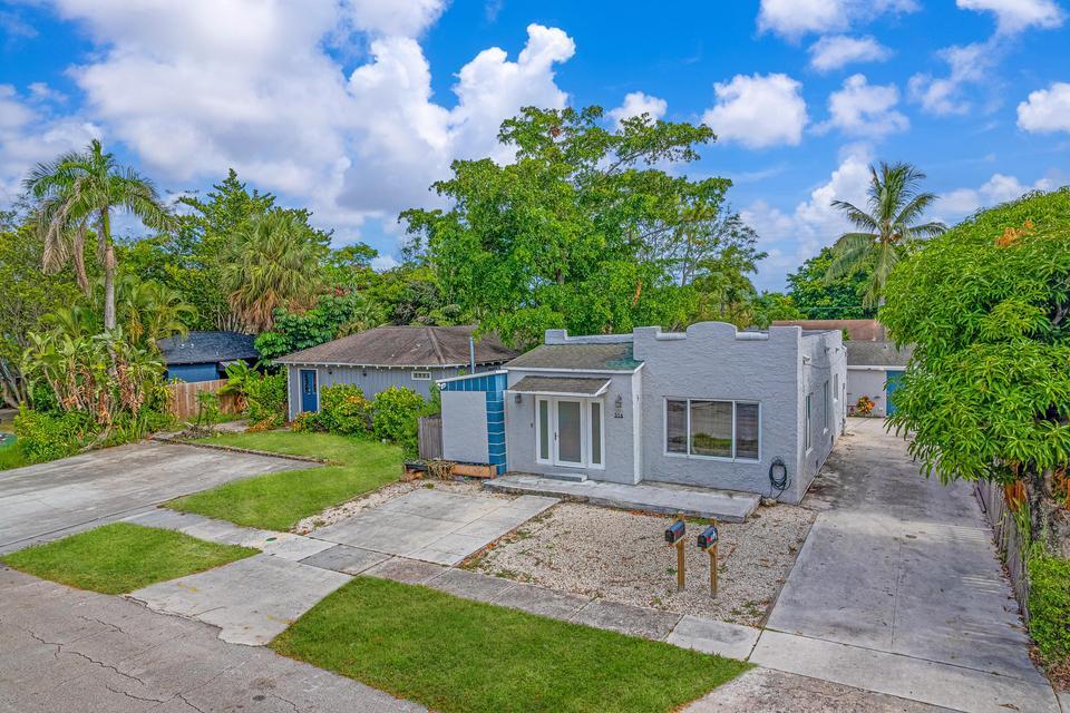 COLONIAL ESTATES - Residential Lease