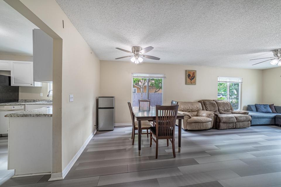 COLONIAL ESTATES - Residential Lease