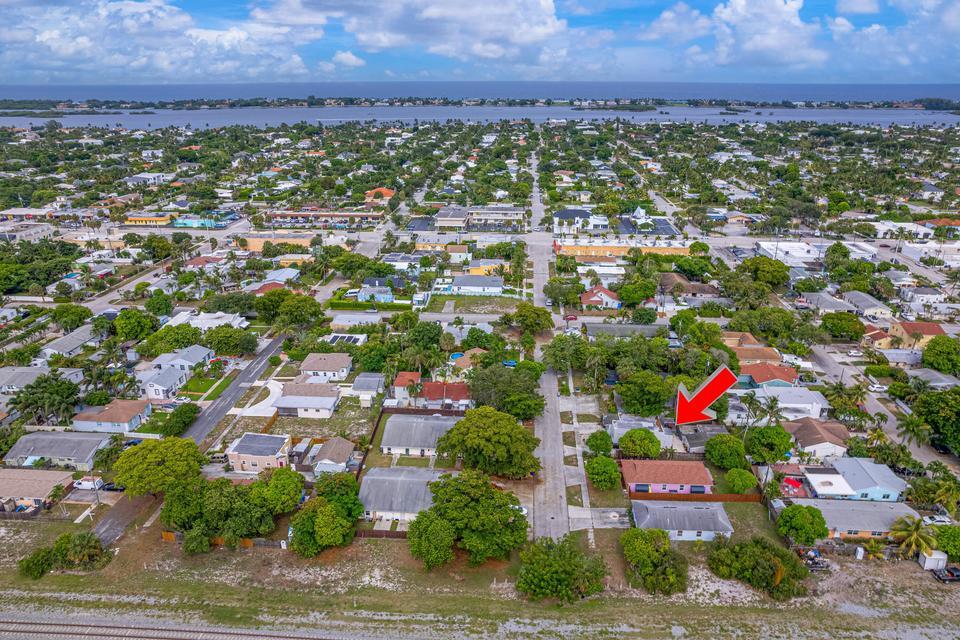 COLONIAL ESTATES - Residential Lease