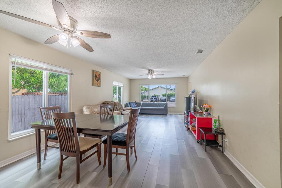 COLONIAL ESTATES - Residential Lease