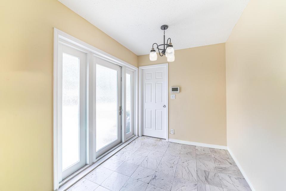 COLONIAL ESTATES - Residential Lease