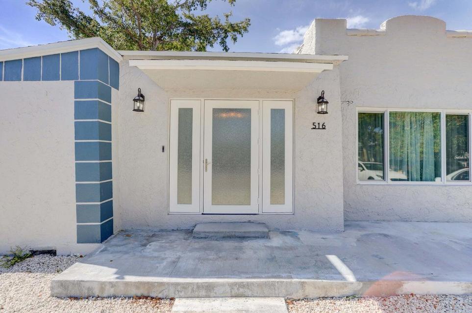 Beautiful 3-bedroom, 1-bath rental available with no HOA! Located in a desirable neighborhood, this home features an updated kitchen and bathroom, central A/C, and a washer and dryer in the unit for added convenience. Enjoy plenty of parking and a private backyard, perfect for relaxing or entertaining. Conveniently located near major highways, shopping, dining, and everyday essentials. This well-maintained home offers comfort, convenience, and an excellent location. Don't miss this opportunity—schedule your showing today!