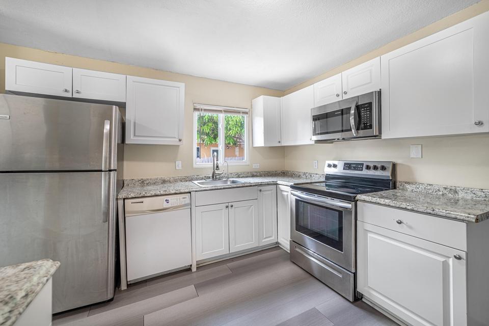 COLONIAL ESTATES - Residential Lease