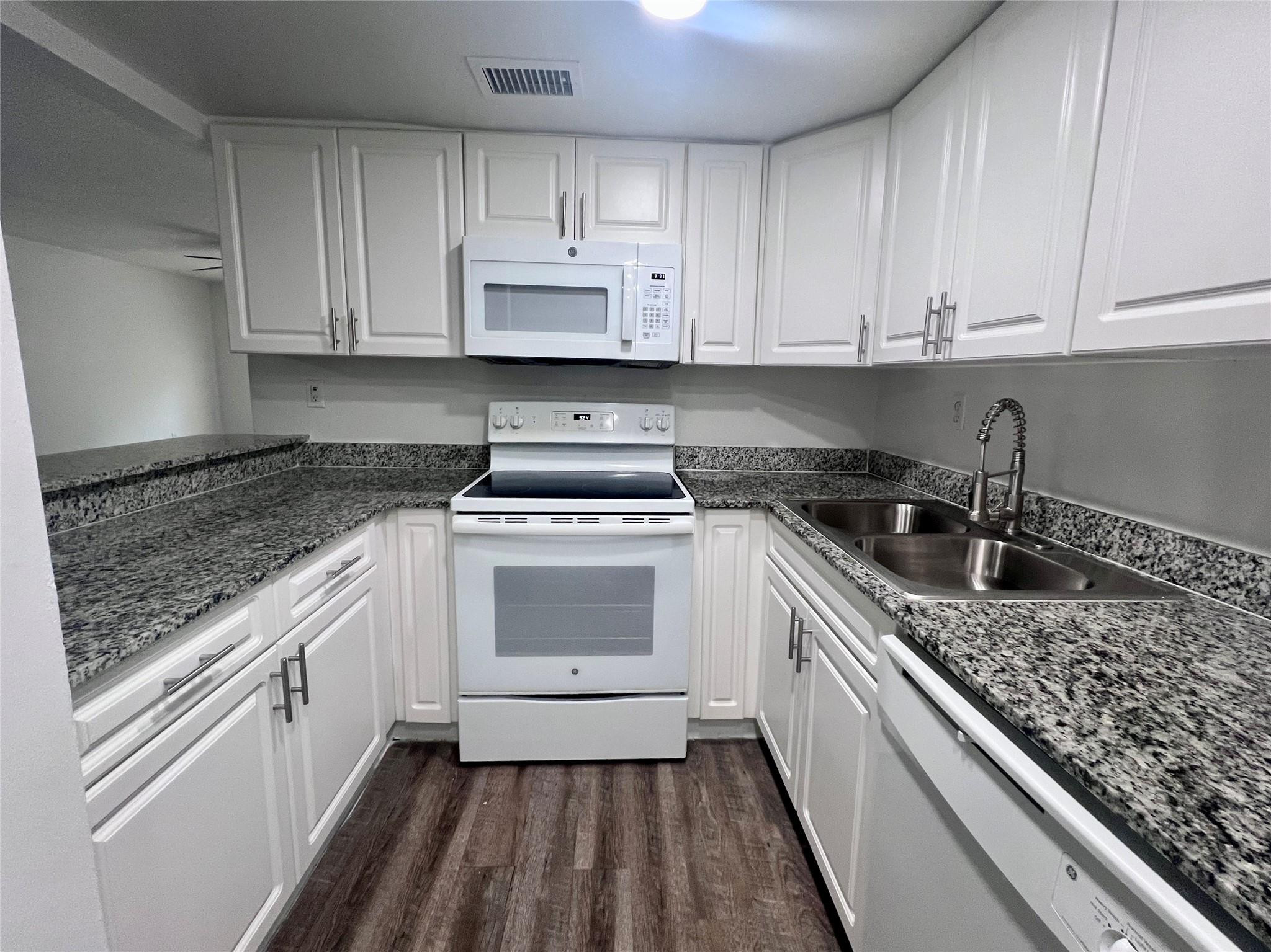 *$99 DEPOSIT (w.a.c) *FAST AND EASY MOVE IN *LARGE FRIENDLY PETS UP TO 60LBS. OKSpacious one bedroom with a very large living area and tons of closet space! (1000sqft!!) Royalton on the Green is now leasing luxury waterfront one and two bedroom residences featuring huge living spaces, oversized bedrooms and tons of closet space. If you're looking for a spacious and well-appointed rental with resort-style amenities and beautifully maintained grounds, look no further. Country Club Towers offers all these lifestyle choices plus effortless expressway convenience and easy access to anything in Miami-Dade or Broward county.