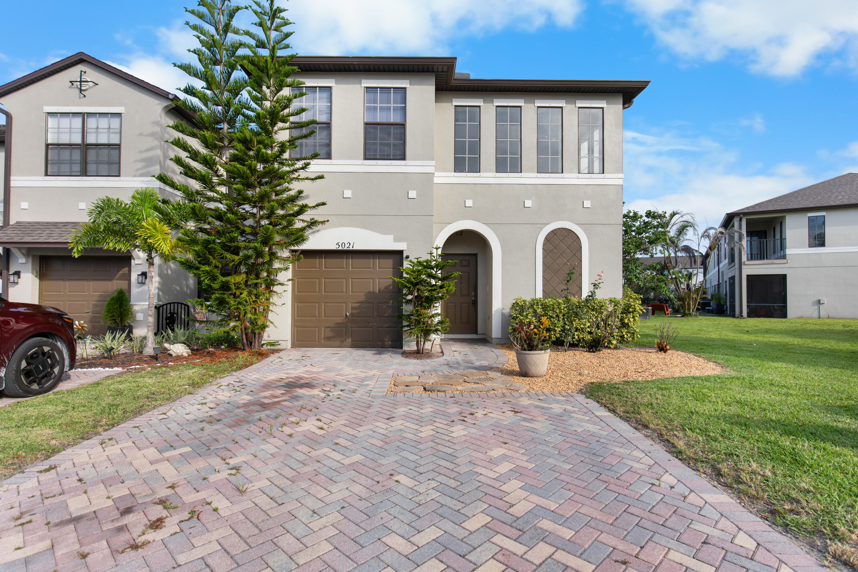 CAMBRIDGE TOWNHOMES - Residential