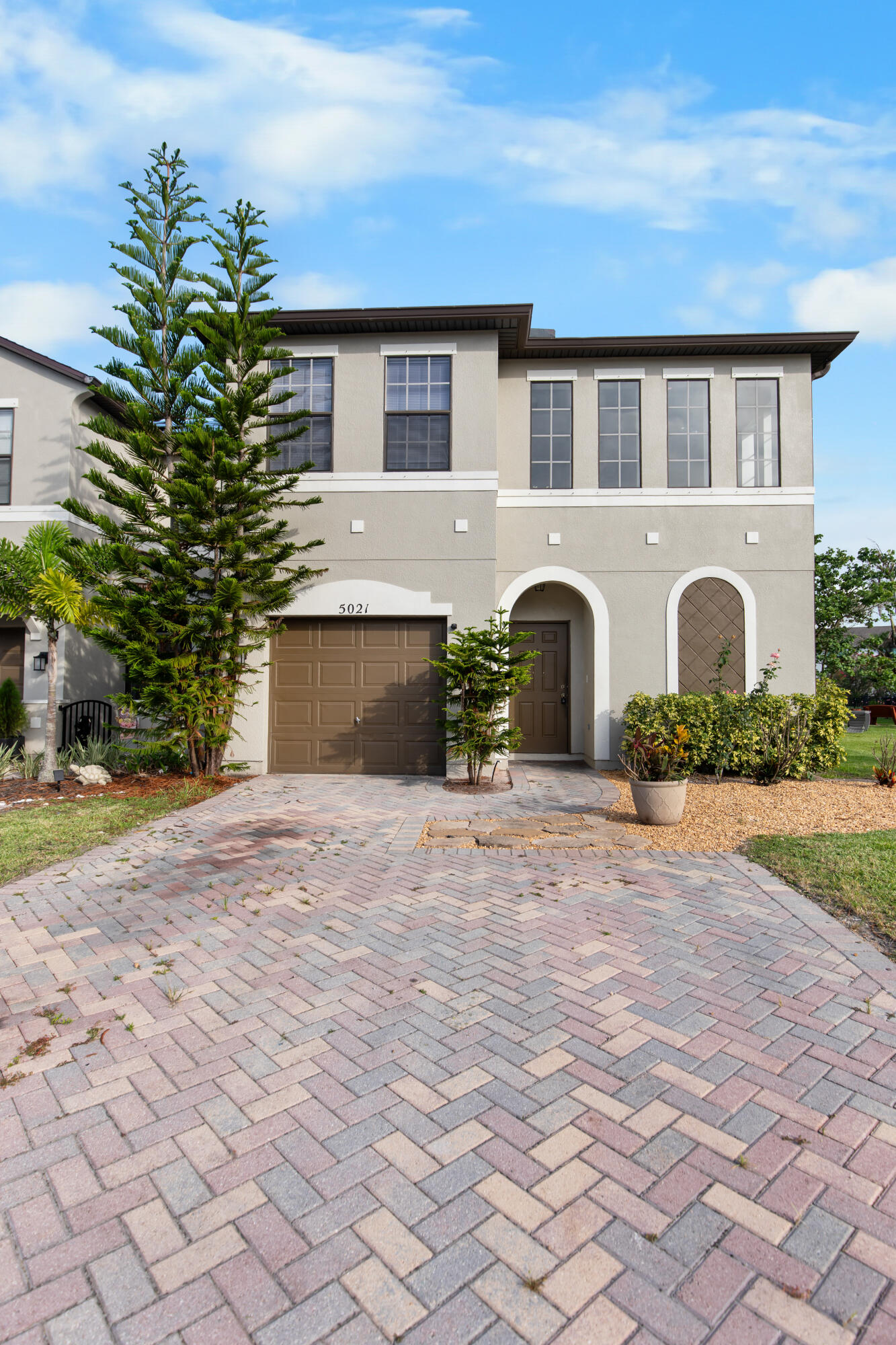 CAMBRIDGE TOWNHOMES - Residential