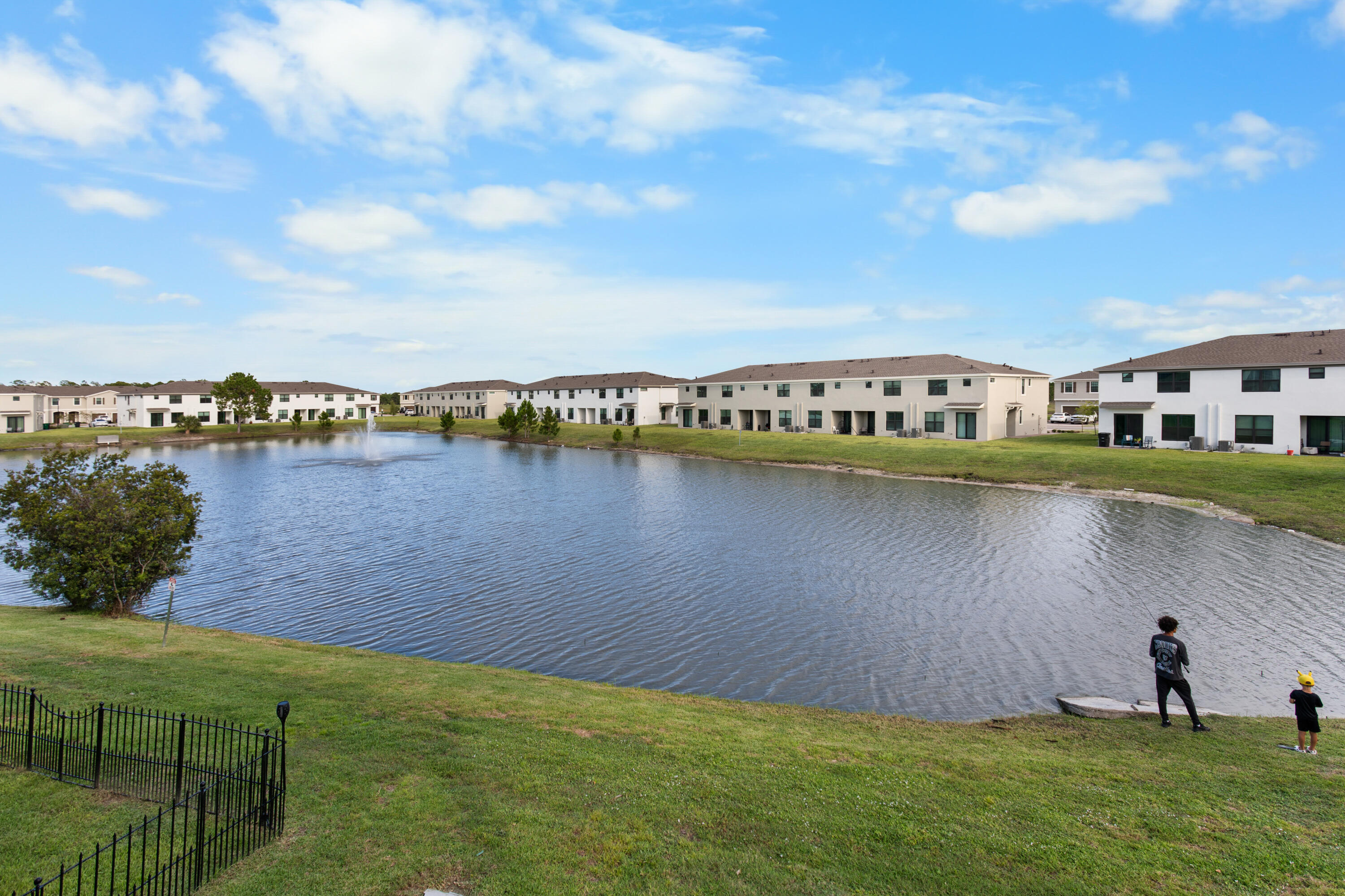 CAMBRIDGE TOWNHOMES - Residential