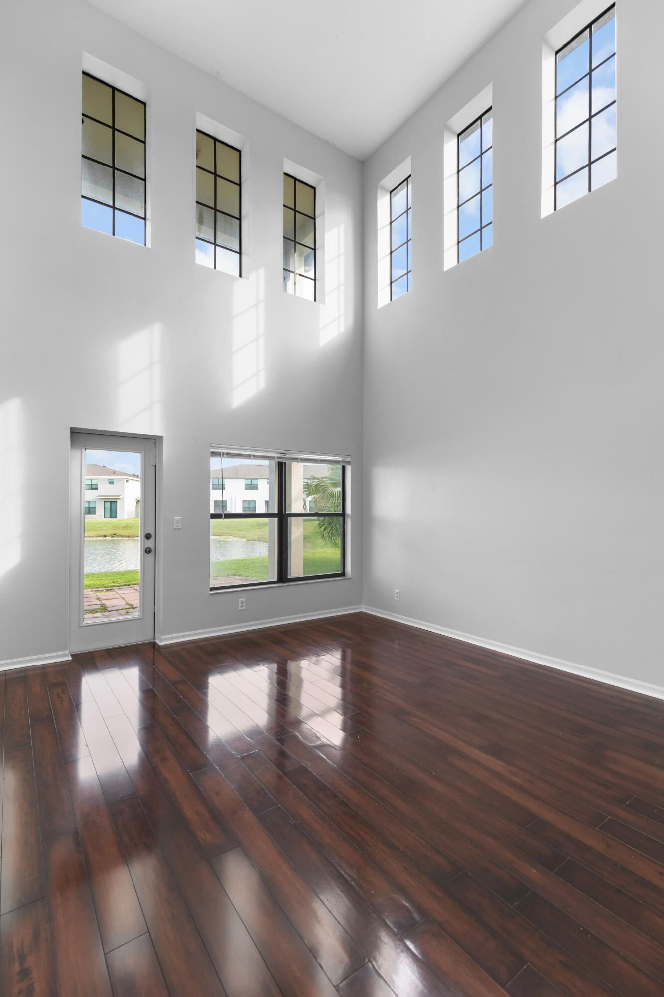 CAMBRIDGE TOWNHOMES - Residential