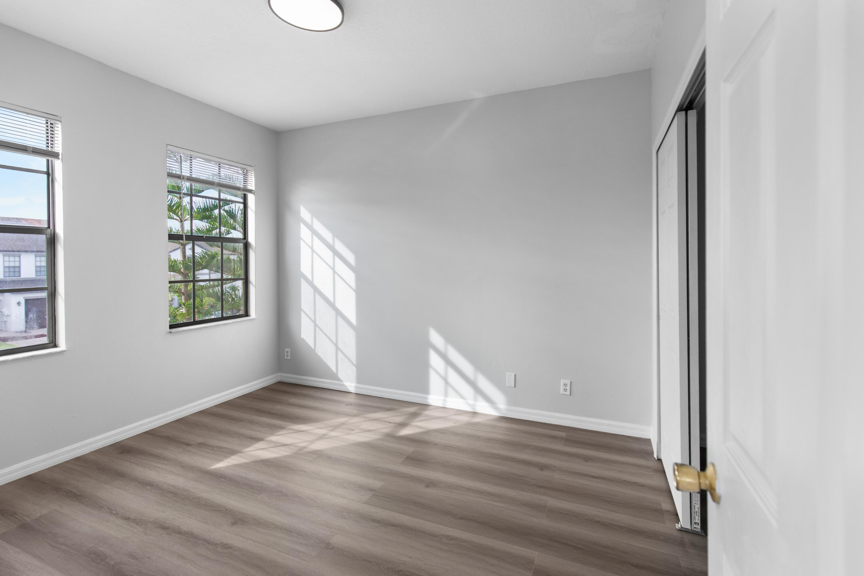 CAMBRIDGE TOWNHOMES - Residential