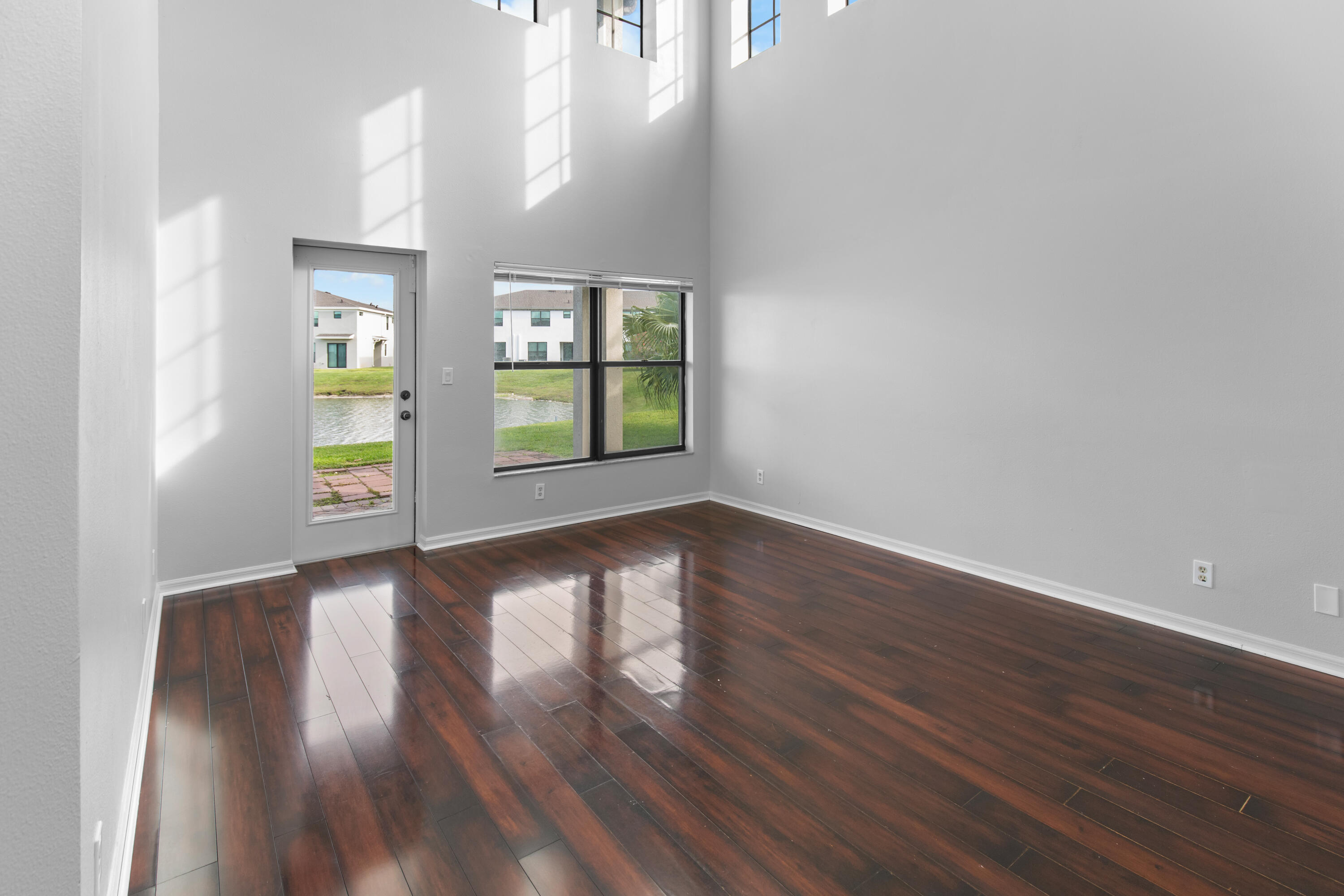 CAMBRIDGE TOWNHOMES - Residential