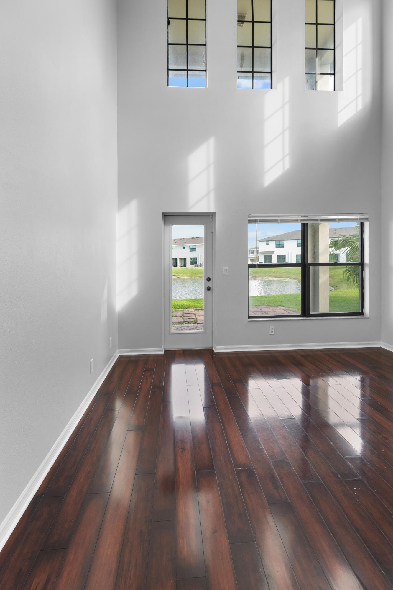 CAMBRIDGE TOWNHOMES - Residential