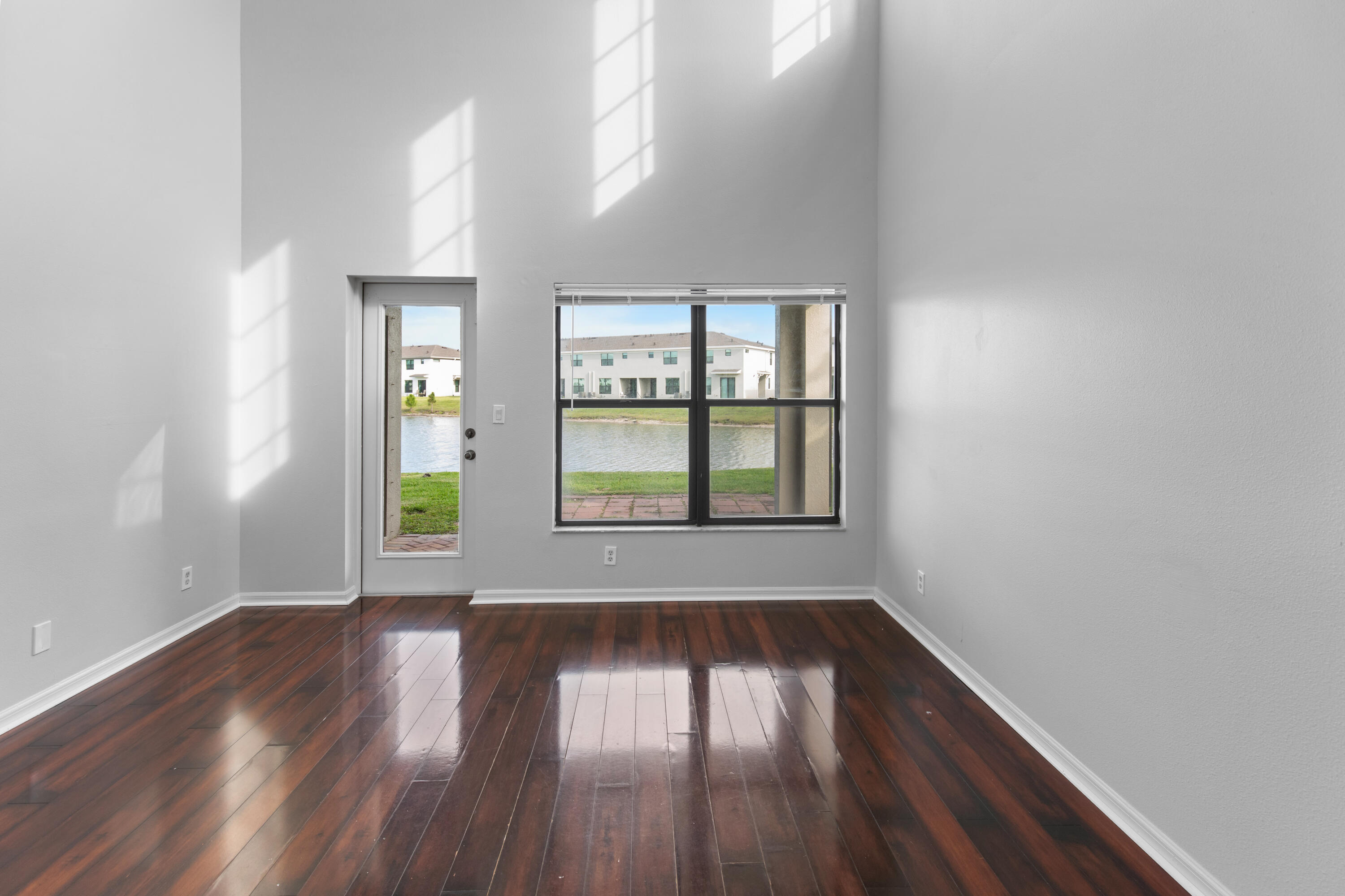 CAMBRIDGE TOWNHOMES - Residential